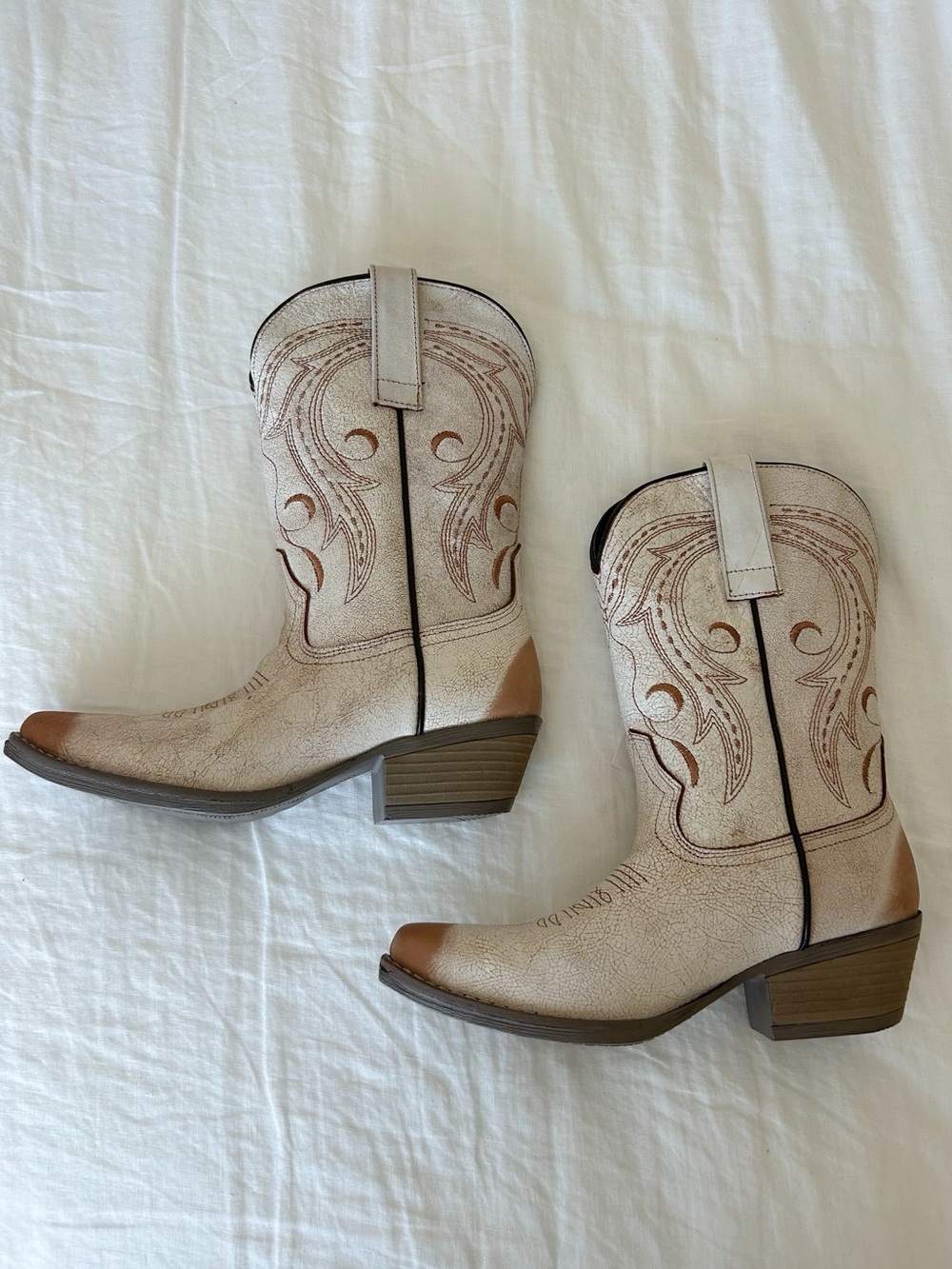Sterling River white cowboy boots